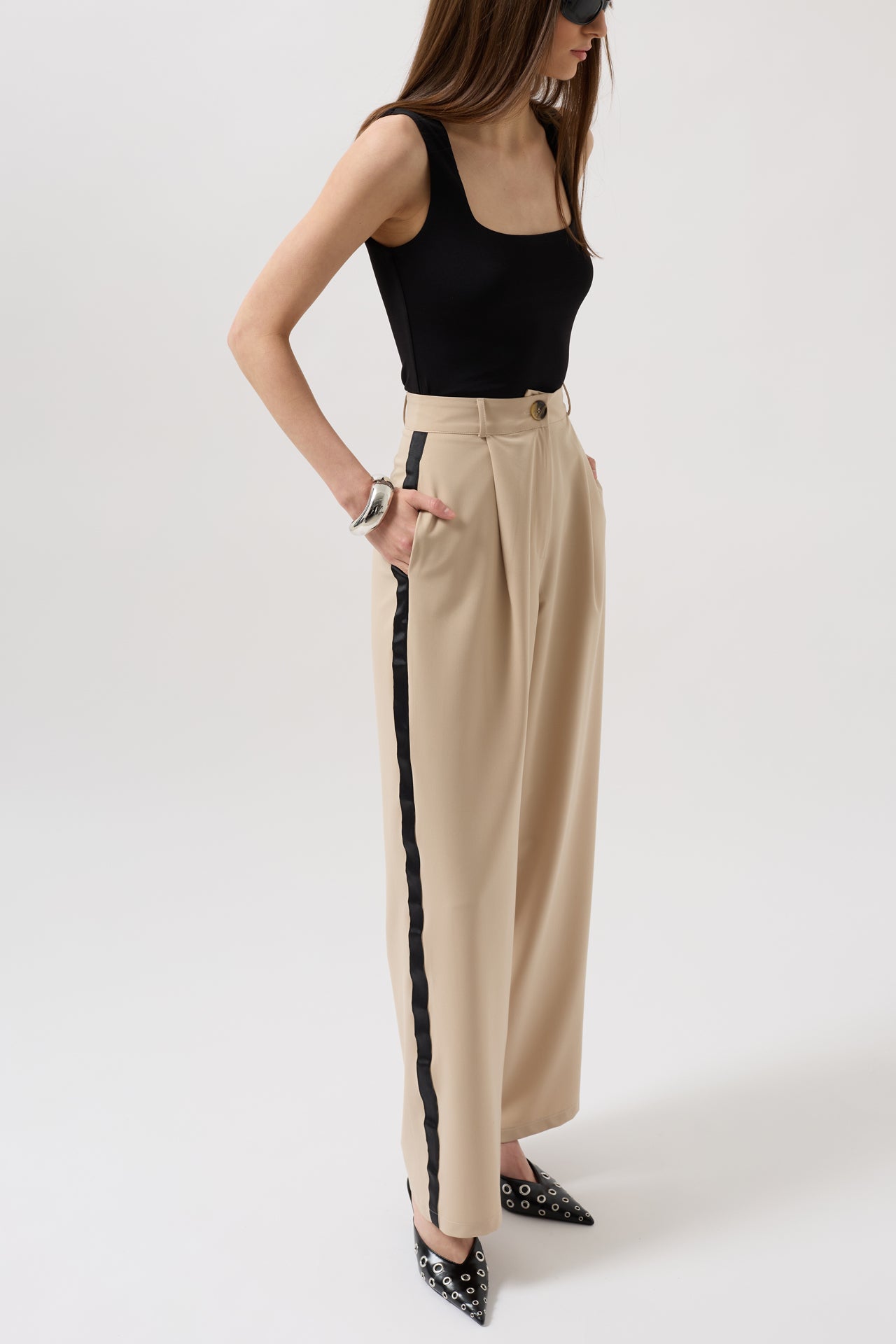 Weite High Waist Hose mit Kontraststreifen