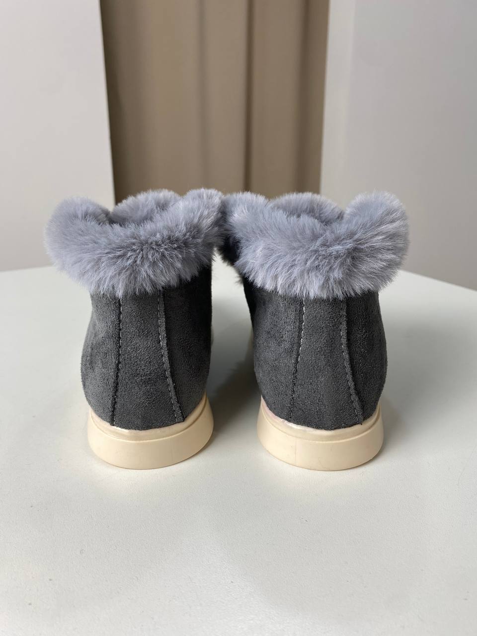 Stiefeletten aus Wildlederimitat