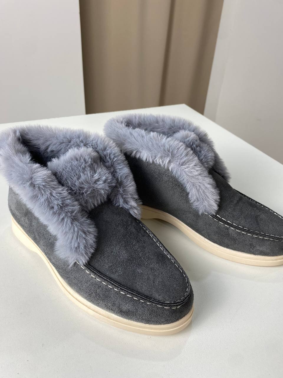 Stiefeletten aus Wildlederimitat