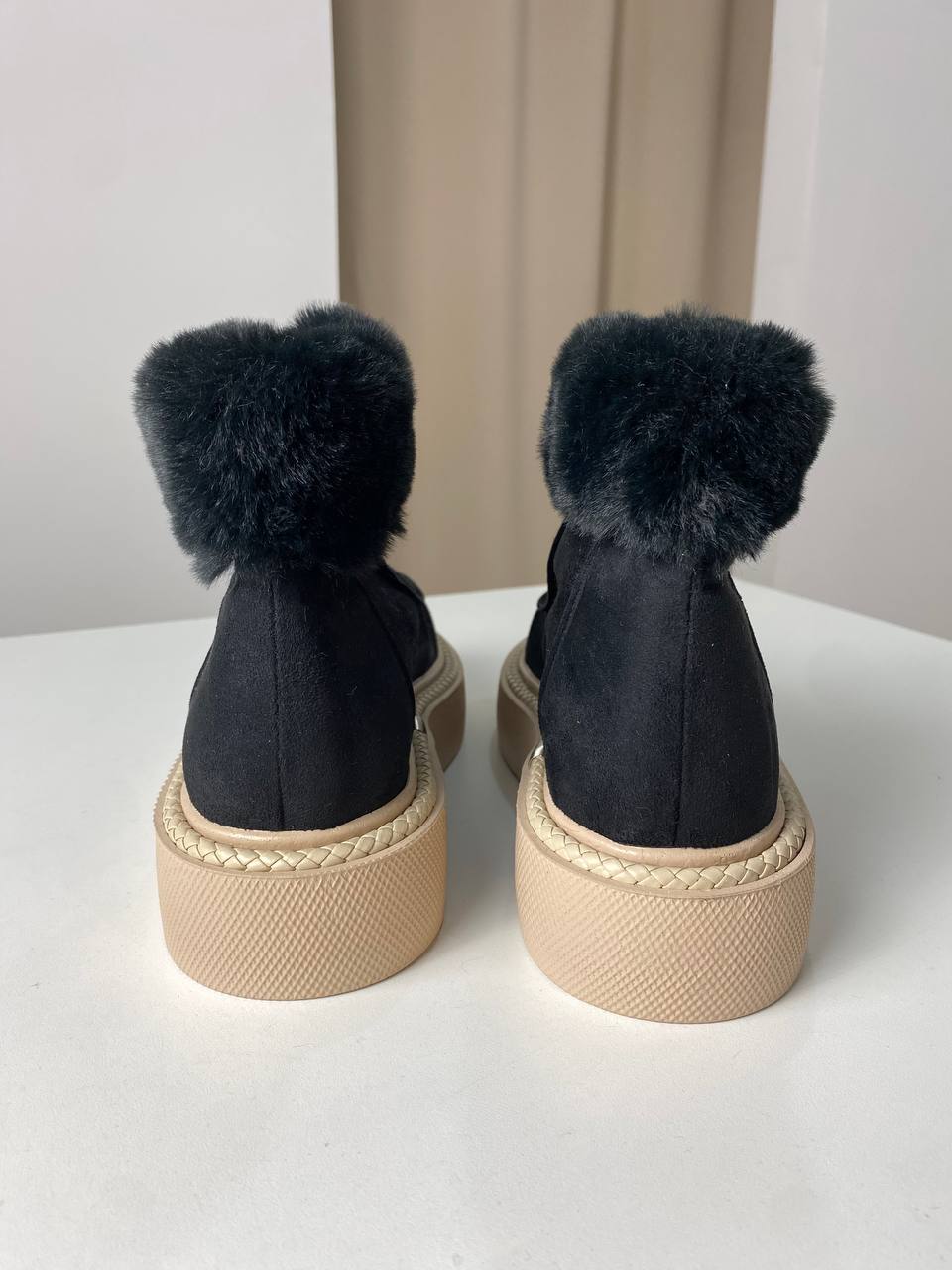 Stiefeletten aus Kunstfell