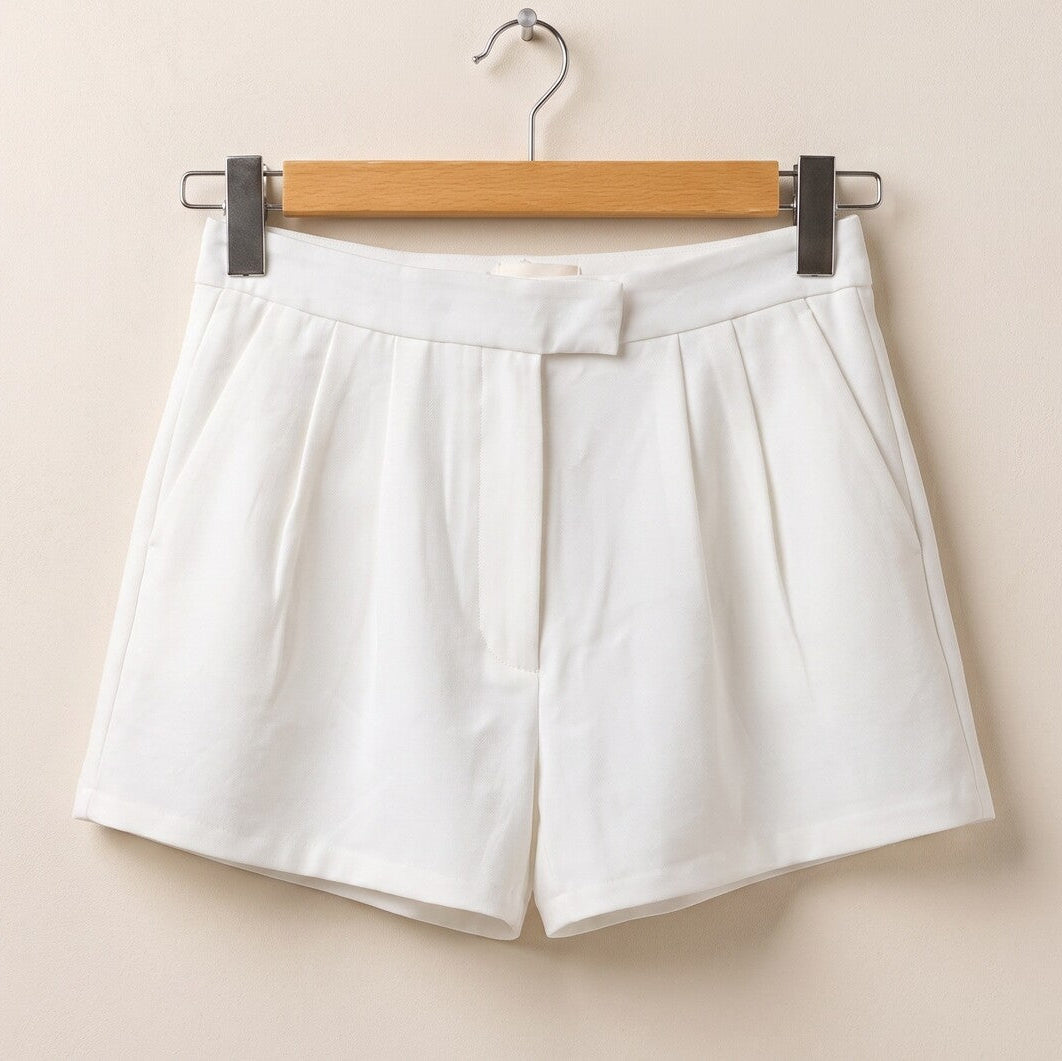 Damen Shorts – Elegante Tailored Shorts in Weiß