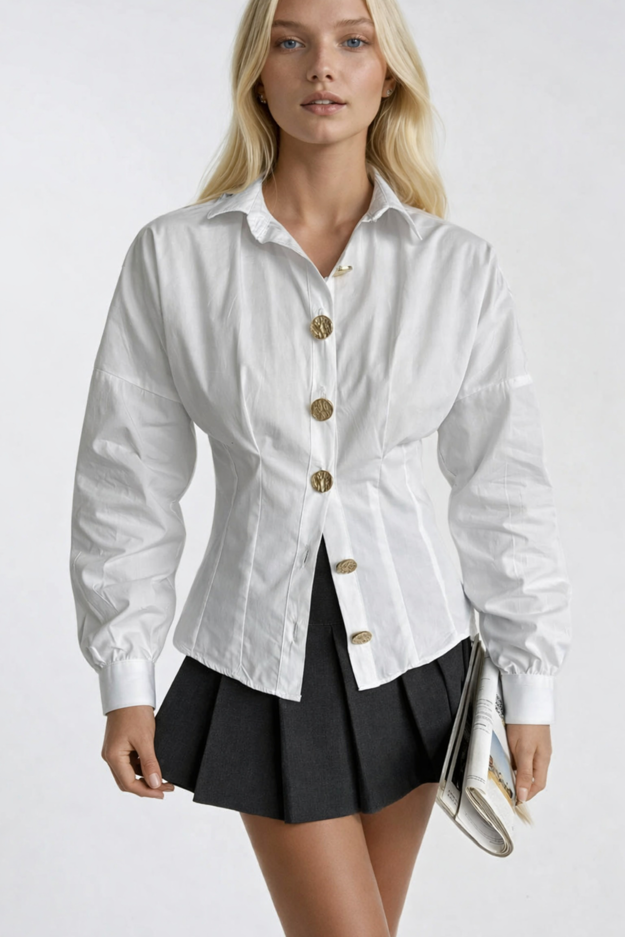 Elegante Damenbluse mit Goldknöpfen – Figurbetonte weiße Bluse