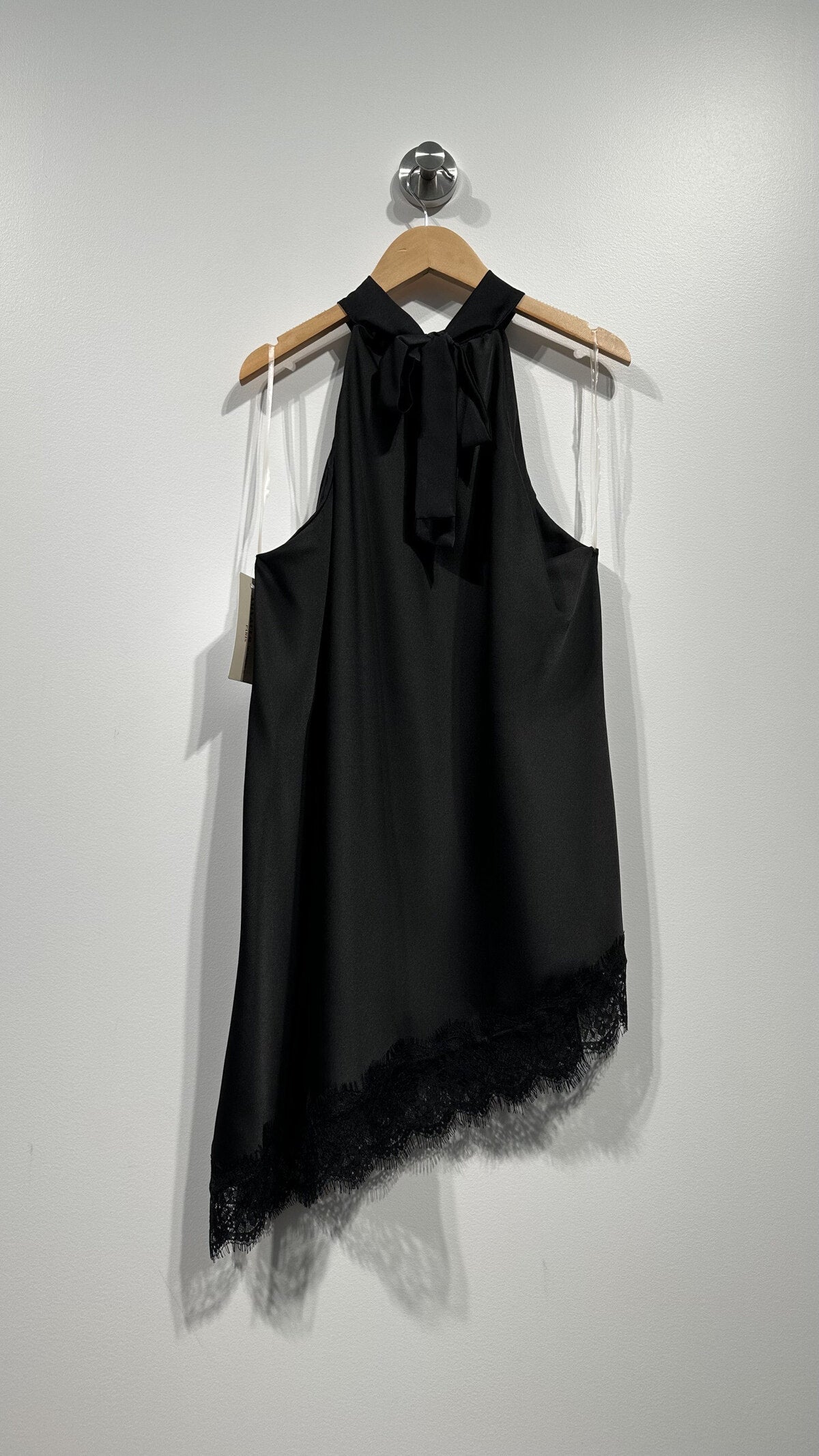 Damen Top – Elegantes Satin Top mit Spitze in Schwarz
