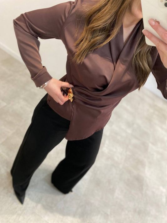 Elegante Damenbluse in Satin-Optik – Wickelbluse Braun